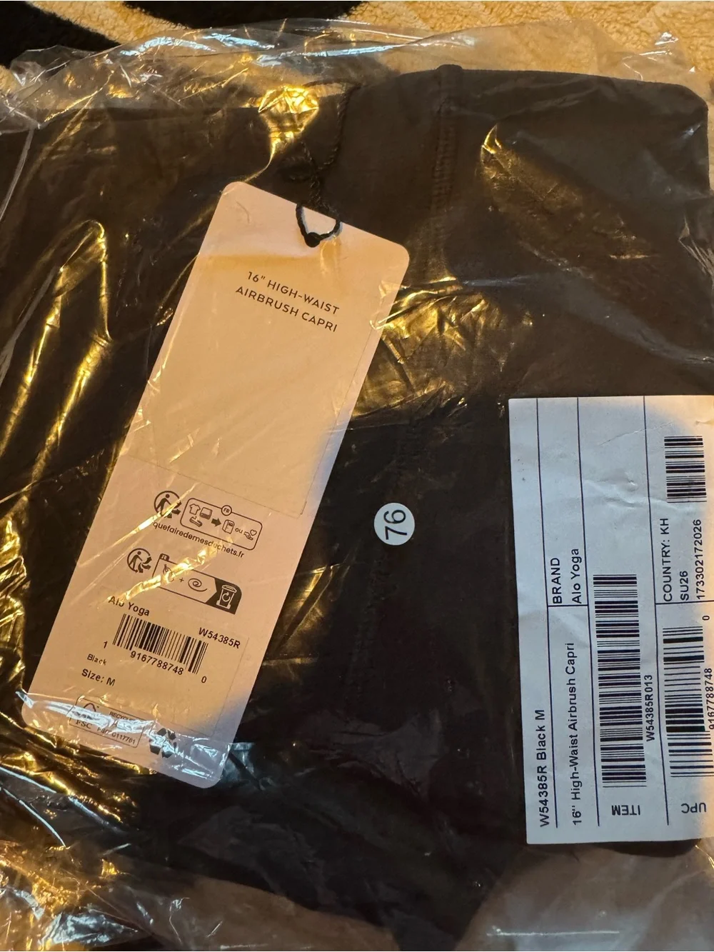 Alo Yoga 16’ High waisted Airbrush Capri. Black. Size M. New with tags